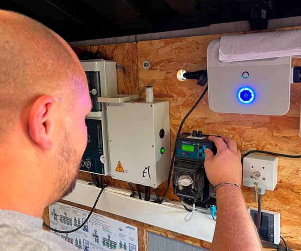 installation filtration piscine local technique